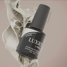 Load image into Gallery viewer, Luxio Strobe *contour brush